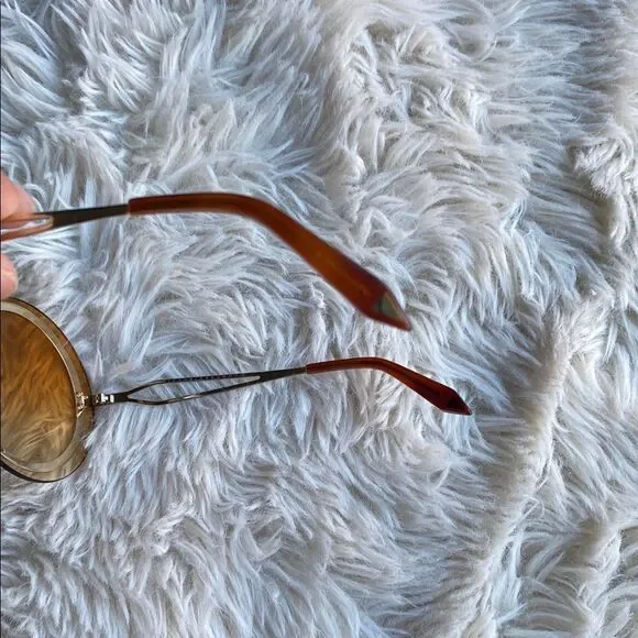 Victoria Beckham Stylish Gold Sunglasses - Picture 7 of 9